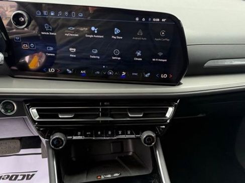 Used 2025 Chevrolet Traverse LT w/ Sun and Wheel Package image 26