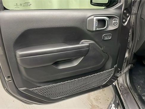 Used 2021 Jeep Gladiator Willys image 8