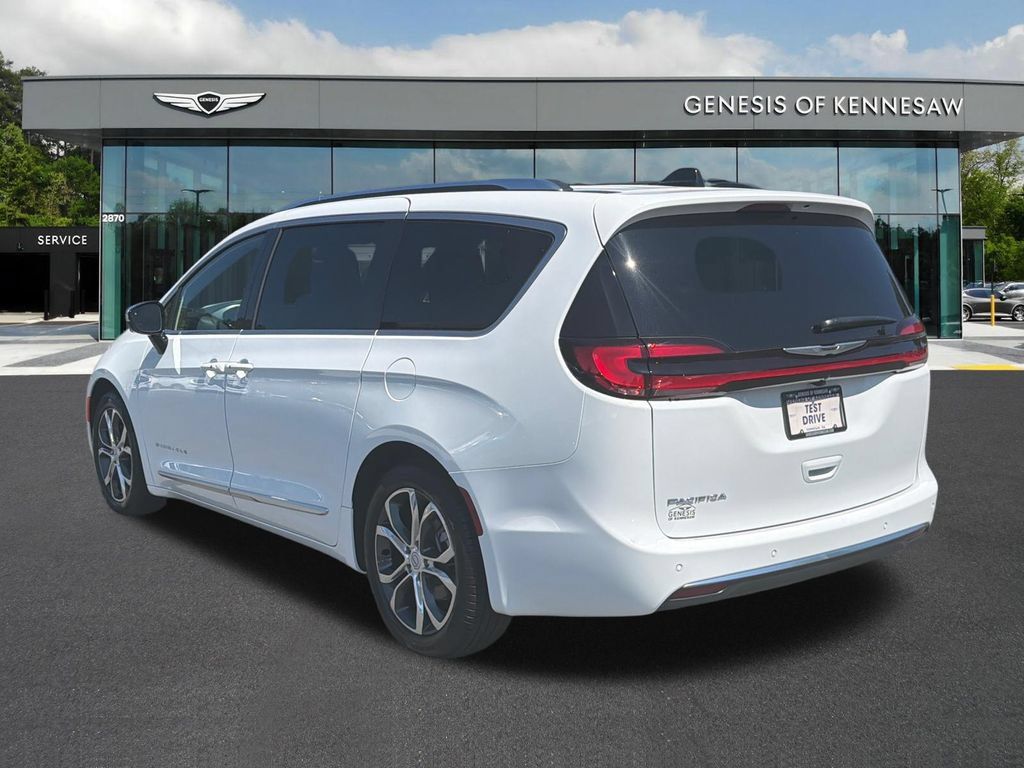 Used 2026 Chrysler Pacifica Pinnacle FWD image 6