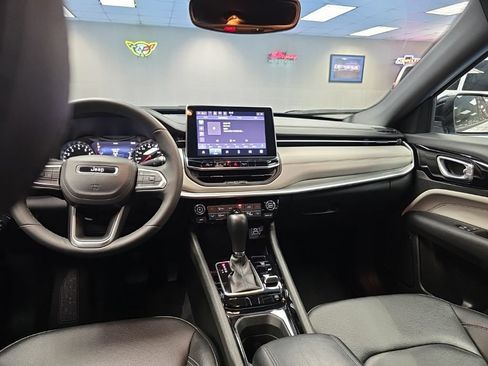 Used 2025 Jeep Compass Limited AWD/4WD image 15