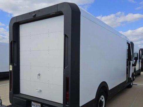 Used 2024 Chevrolet Brightdrop 600 w/ Commercial Equipment Package AWD/4WD image 2