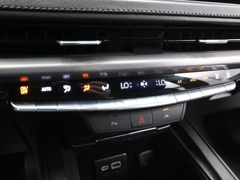 Used 2024 Cadillac XT4 Premium Luxury FWD image 16