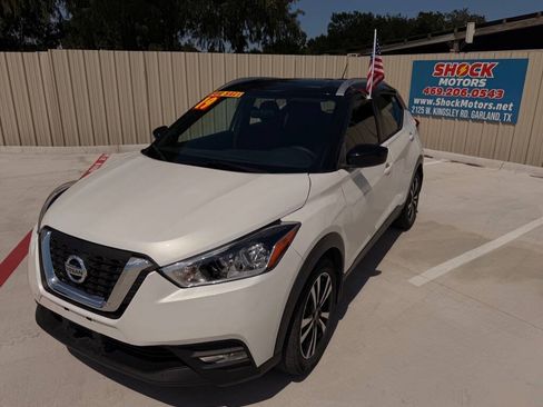 Used 2019 Nissan Kicks SV FWD image 1
