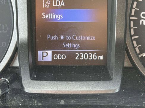 Used 2022 Toyota Tacoma TRD Off-Road w/ Technology Package AWD/4WD image 30
