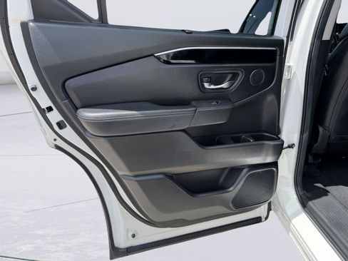 Used 2025 Honda Pilot EX-L image 17