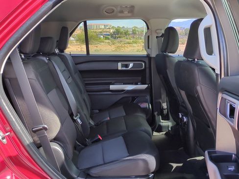 Used 2023 Ford Explorer XLT image 28