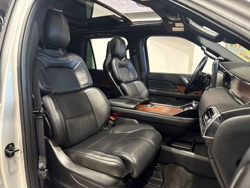 Used 2018 Lincoln Navigator Reserve w/ Technology Package image 60