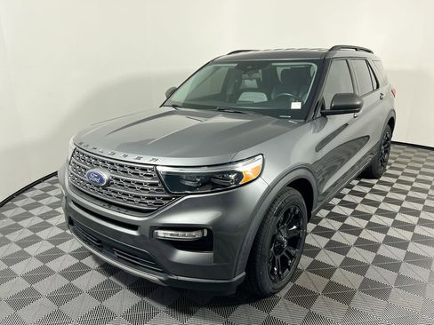 Used 2021 Ford Explorer XLT w/ Equipment Group 202A image 7