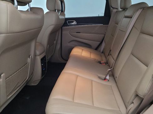 Used 2019 Jeep Grand Cherokee Limited AWD/4WD image 18