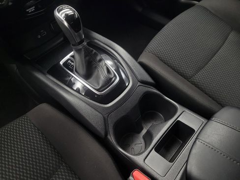 Used 2020 Nissan Rogue Sport S image 26