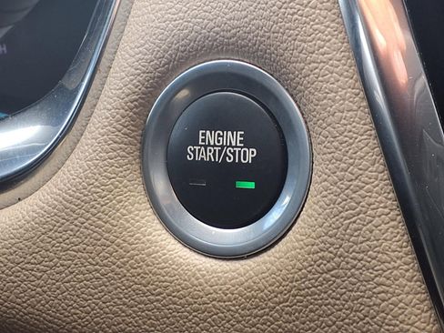 Used 2023 Chevrolet Traverse LT image 9