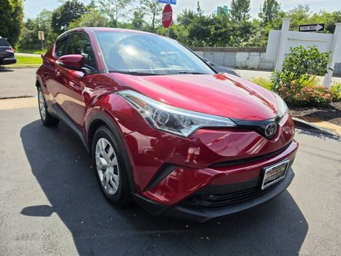 Used 2019 Toyota C-HR LE FWD image 4