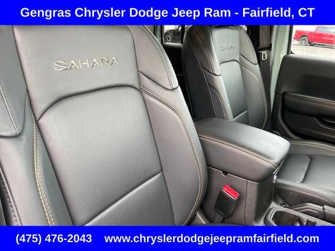 Used 2024 Jeep Wrangler Unlimited Sahara w/ Dual Top Group AWD/4WD image 22