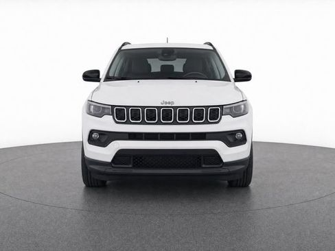 Used 2024 Jeep Compass Latitude AWD/4WD image 2