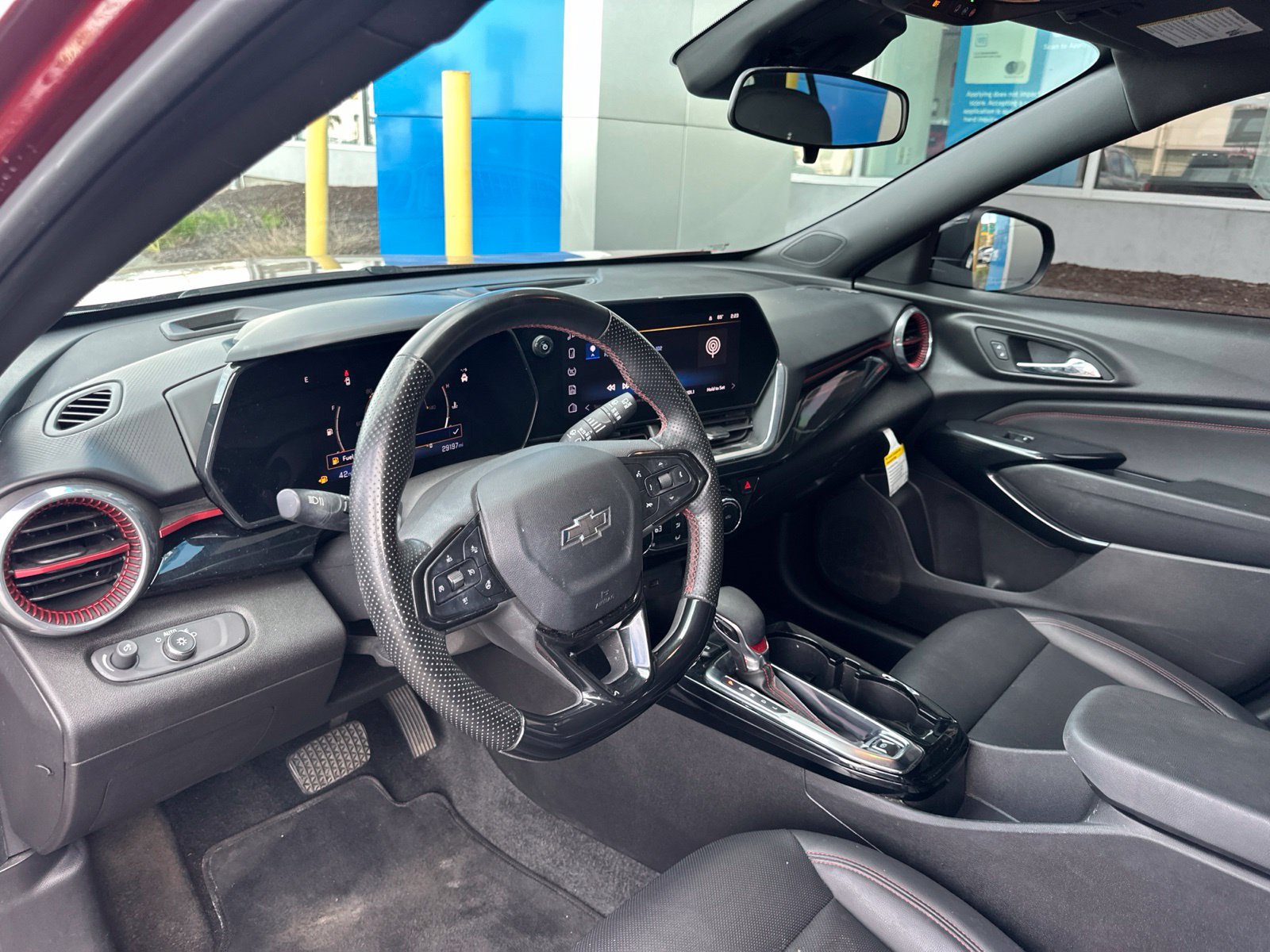 Used 2024 Chevrolet Trax RS FWD image 18