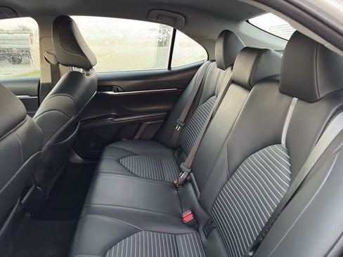 Used 2024 Toyota Camry SE image 12