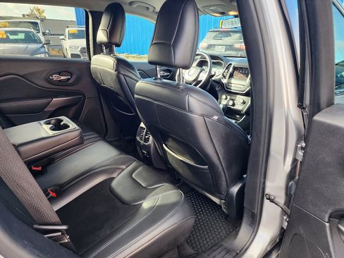 Used 2019 Jeep Cherokee Latitude Plus w/ Cold Weather Group image 24