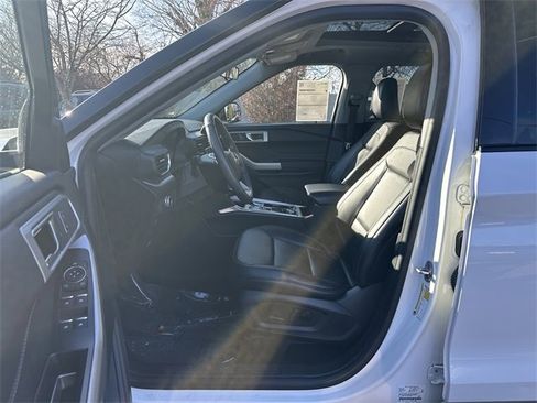 Certified 2022 Ford Explorer XLT w/ Equipment Group 202A image 19
