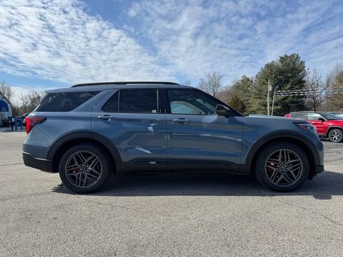 Used 2025 Ford Explorer ST image 10