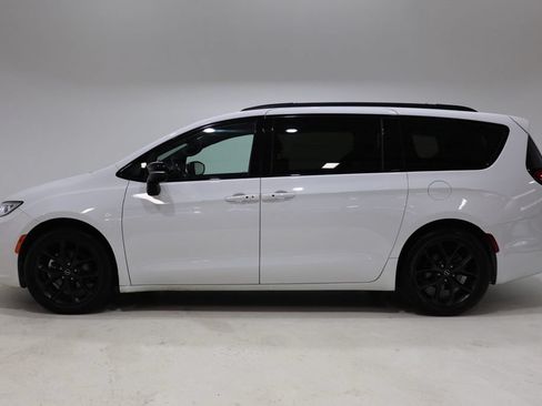 Used 2025 Chrysler Pacifica Limited FWD image 4