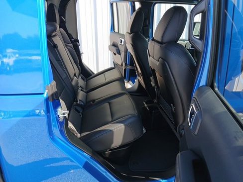 New 2025 Jeep Gladiator Sport S image 23