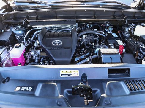 Used 2023 Toyota Highlander XLE image 27