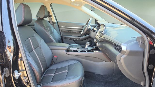Used 2023 Nissan Altima 2.5 SR FWD image 14
