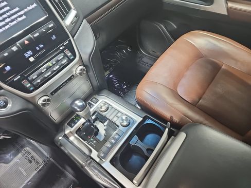Used 2016 Toyota Land Cruiser AWD/4WD image 27