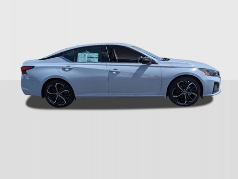 New 2025 Nissan Altima 2.5 SR image 7