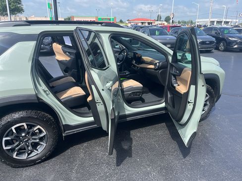 Used 2025 Chevrolet Equinox ACTIV w/ Safety and Technology Package AWD/4WD image 46