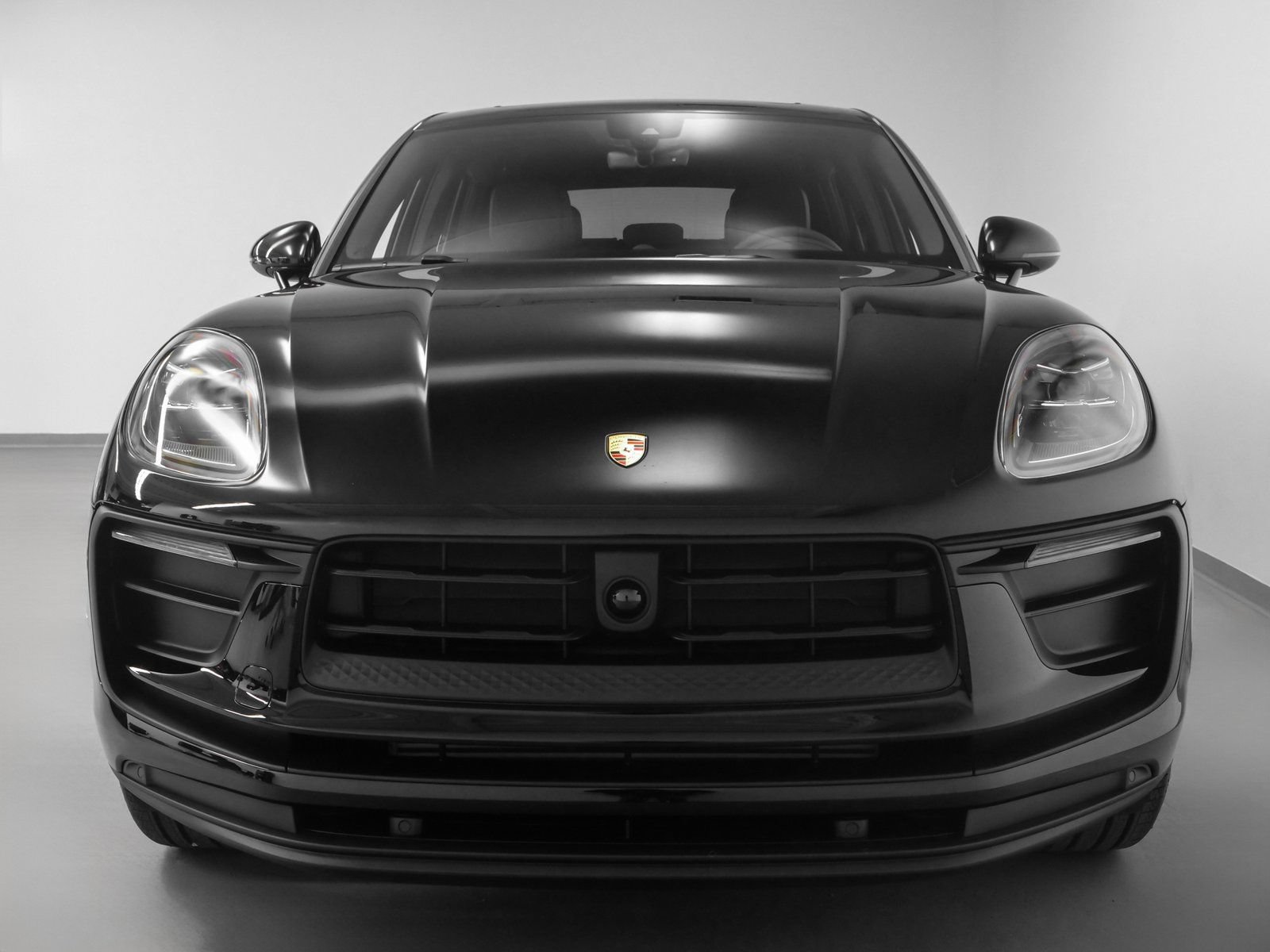 Certified 2025 Porsche Macan AWD/4WD image 15