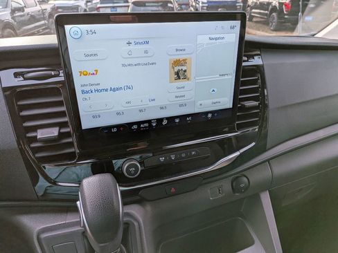 Used 2023 Ford Transit 350 XLT image 24