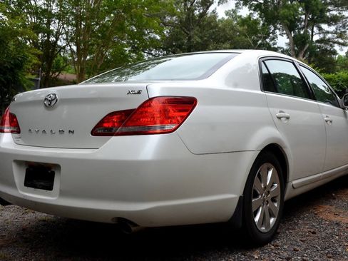 Used 2006 Toyota Avalon XLS FWD image 5