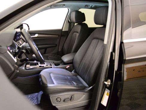 Used 2023 Audi Q5 2.0T Premium w/ Convenience Package image 4