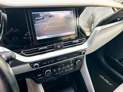 Used 2020 Kia Niro LXS image 21