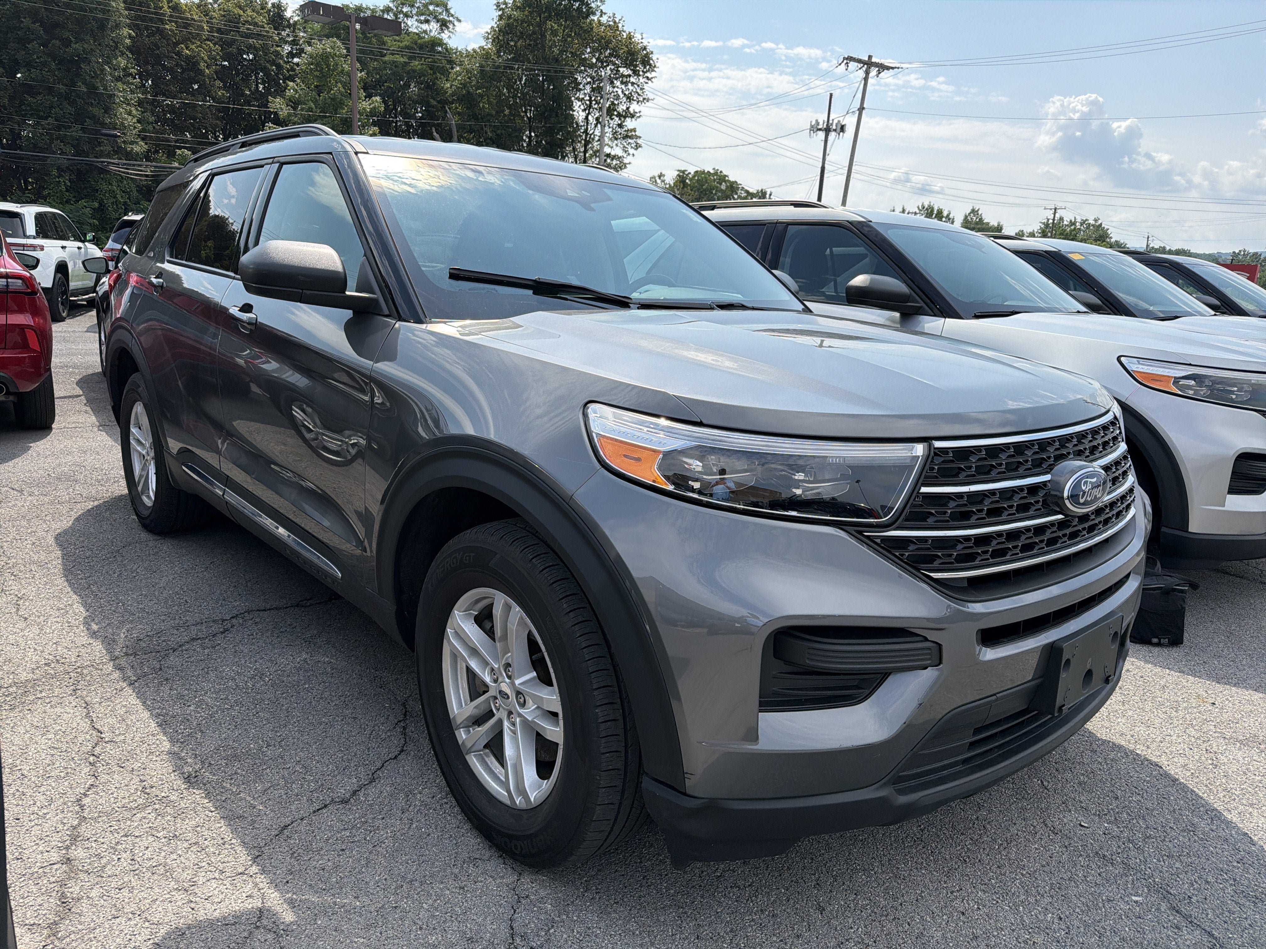 Used 2023 Ford Explorer XLT AWD/4WD image 2