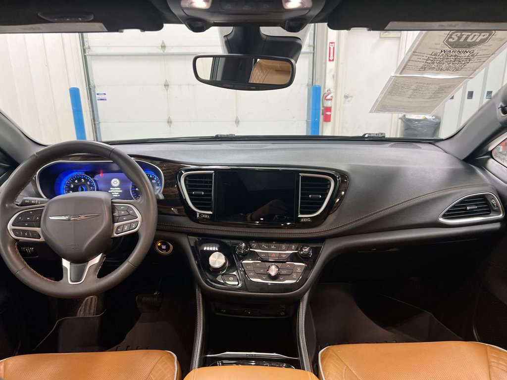 Used 2023 Chrysler Pacifica Pinnacle AWD/4WD image 10