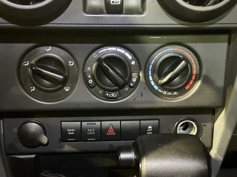 Used 2010 Jeep Wrangler Unlimited Rubicon image 16