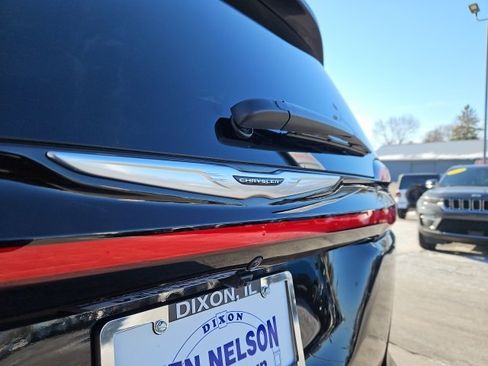 New 2026 Chrysler Pacifica Select image 10