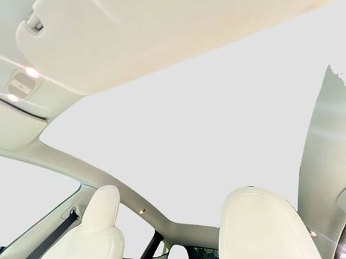 Used 2021 Tesla Model Y Long Range image 16