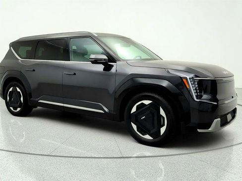 Used 2024 Kia EV9 Land AWD/4WD image 3