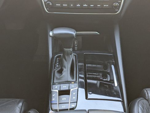 Certified 2019 Kia Cadenza Limited image 15