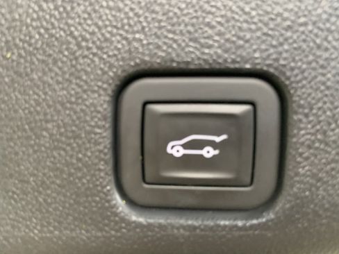 Used 2025 GMC Acadia Elevation image 20