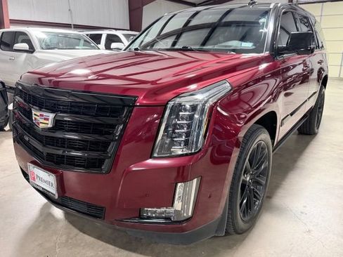 Used 2020 Cadillac Escalade Premium Luxury w/ Escalade Sport Edition AWD/4WD image 7