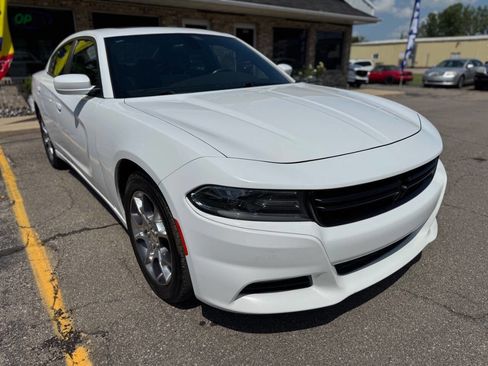 Used 2016 Dodge Charger SXT image 1