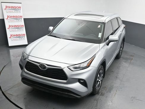 Used 2020 Toyota Highlander XLE image 12