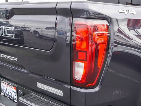 Used 2022 GMC Sierra 1500 Elevation w/ Elevation Premium Package image 7