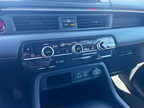 Used 2025 Honda Pilot Sport image 15