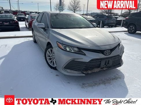Used 2022 Toyota Camry LE image 1