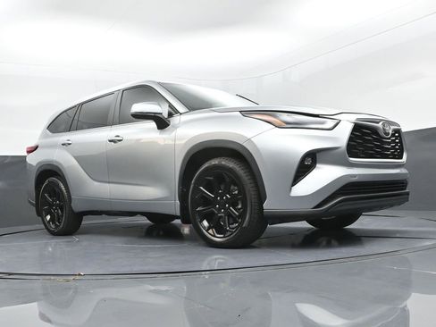 Certified 2023 Toyota Highlander LE image 31